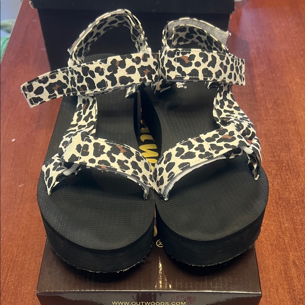 Outwoods Leopard-Print Platform Sandals in Black and Cream